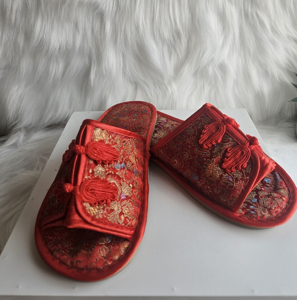 Vintage Asian Slippers/Sandals - Size 6-6.5 Red Embroidered
